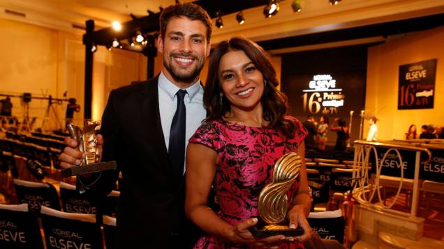Cauã Raymond e Dira Paes ganham prêmios durante a 16ª edição do Prêmio Contigo! de TV, no Hotel Copacabana Palace, no Rio de Janeiro