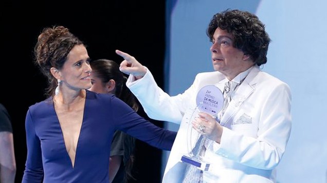 Zélia Duncan e Cauby Peixoto durante o 24º Prêmio da Música Brasileira