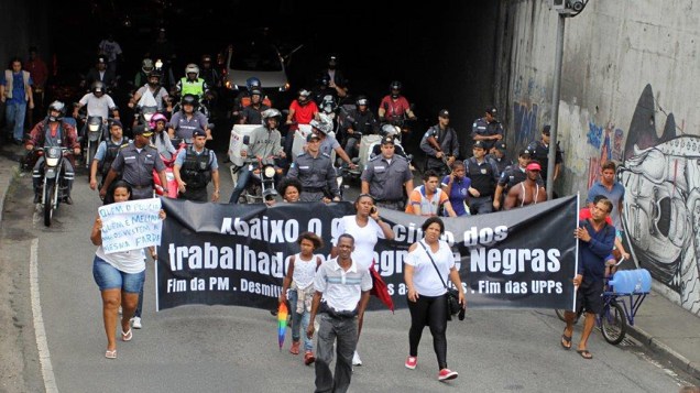 Manifestações contra a violência das UPPs marcaram o funeral do dançarino DG