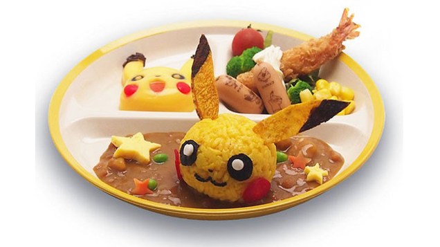 Camarão frito, lingüiça e curry servido no Pikachu Cafe