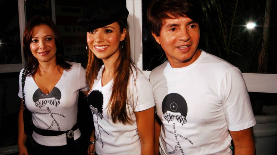 Noely, Sandy e Xororó, na festa de aniversário de Junior, na boate Soul Sister em 2005