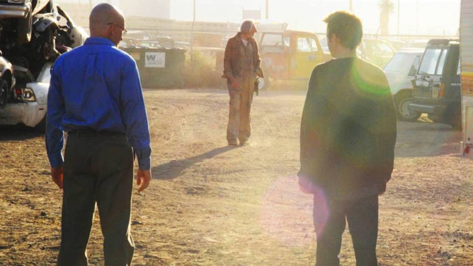 Walter White (Bryan Cranston), Old Joe (Larry Hankin) e Jesse Pinkman (Aaron Paul), na terceira temporada de Breaking Bad