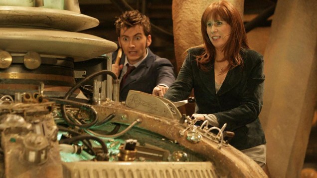 O décimo Doutor (David Tennant) ao lado da companheira Donna Noble (Catherine Tate) em cena da série