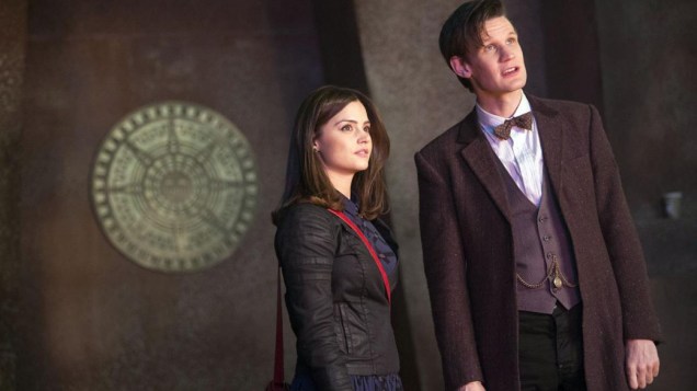 O décimo primeiro Doutor (Matt Smith) com a companheira Clara (Jenna Coleman) em cena da série Doctor Who