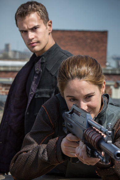 A atriz Shailene Woodley e o ator Theo James no filme ‘Divergente’ (2014)
