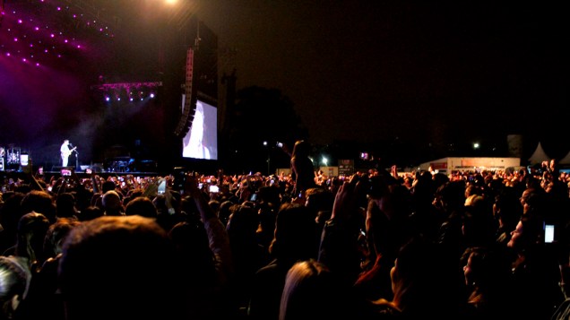 Público lota o Anhembi no show de John Mayer, em São Paulo