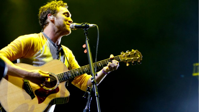 O cantor Phillip Phillips faz apresentação de abertura do show de John Mayer, no Anhembi, em São Paulo