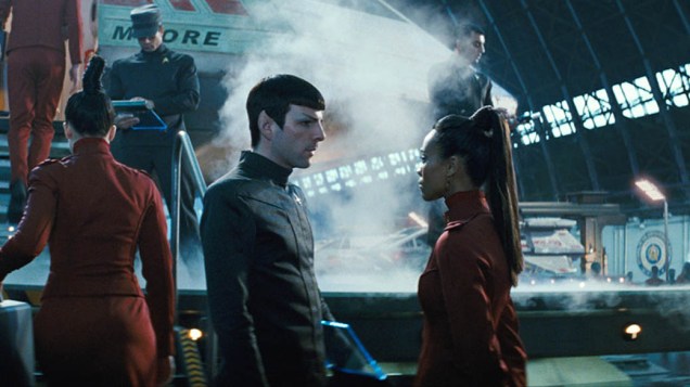 Spock (Zachary Quinto) e Uhura (Zoe Saldana) em Star Trek