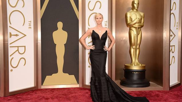 Charlize Theron na chegada para a cerimônia do Oscar 2014