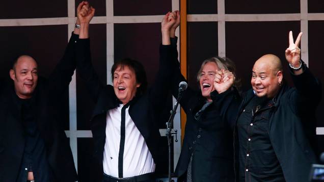 Paul McCartney surpreende com show gratuito na Times Square