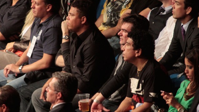 Ronaldo e o presidente do Corinthians, Andres Sanchez, assistem o UFC no Rio de Janeiro