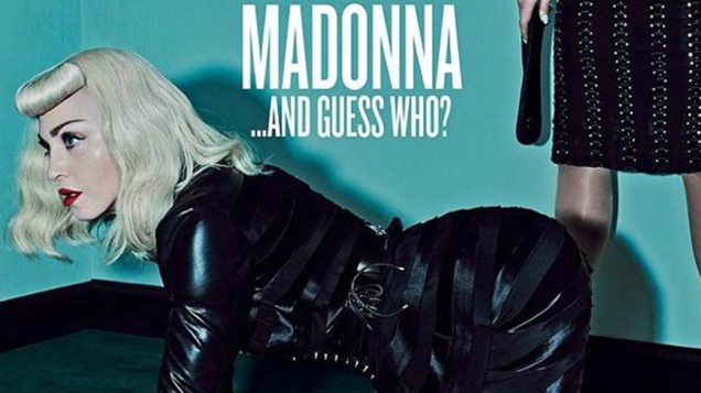 A revista V Magazine fez mistério sobre quem seria a pessoa fotografada com Madonna