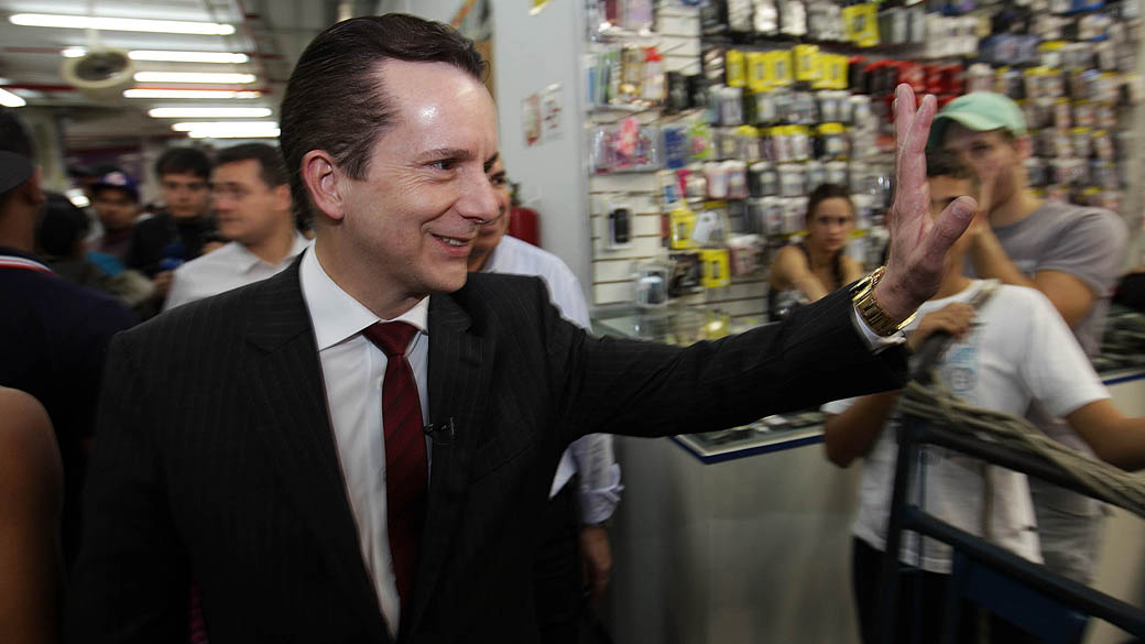 O candidato à Prefeitura de São Paulo pelo PRB, Celso Russomanno, durante caminhada pela região da Rua 25 de Março