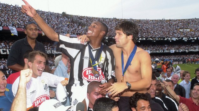Robinho e Diego, após a vitória sobre o Corinthians e a conquista do Campeonato Brasileiro, em 2002