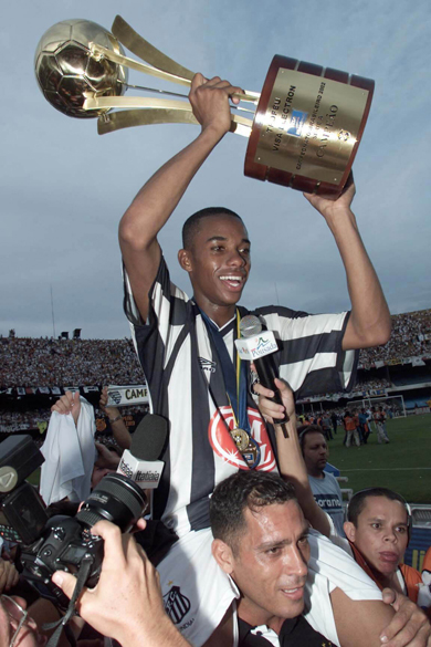 Robinho, após a vitória sobre o Corinthians e a conquista do Brasileiro, em 2002