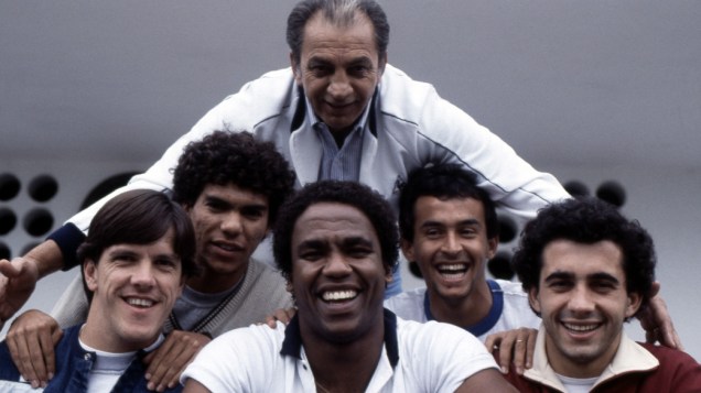 Formiga (acima) com Davi, Marola, Serginho, Toninho Vieira e Pita, em 1983