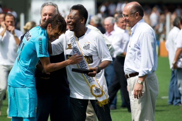 Festa do centenário do Santos, na Vila Belmiro, com a presença de Neymar, Pelé e de vários outros ídolos do clube, além do governador Geraldo Alckmin, torcedor da equipe