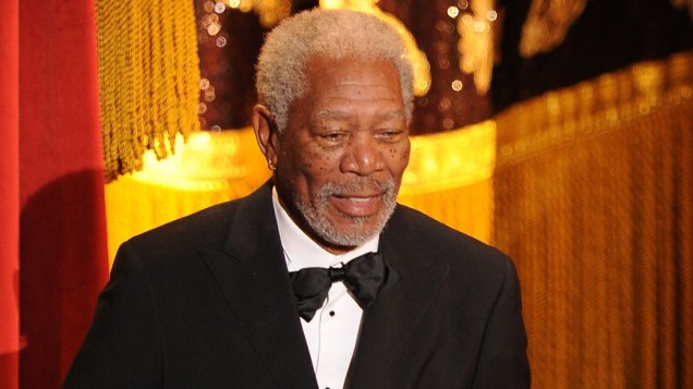 O ator Morgan Freeman abre a cerimônia do Oscar 2012