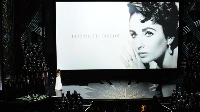 Homenagem a Elizabeth Taylor durante a cerimônia do Oscar 2012
