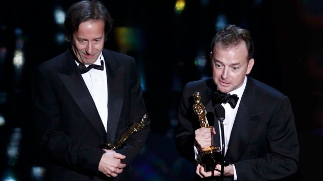 Eugene Gearty e Philip Stockton com o Oscar de melhor edição e mixagem de som pelo filme "Hugo"