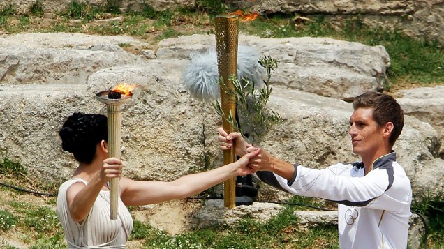 Cerimônia de acendimento da tocha olímpica em Olímpia, Grécia