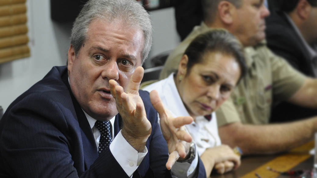 Secretário de Segurança de SC, César Grubba durante coletiva
