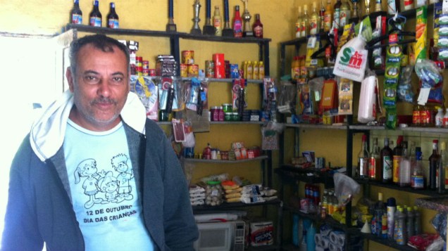 Cesar da Cruz, dono de um bar em Guaratiba: "Foi a maior decepção a mudança do lugar da missa"