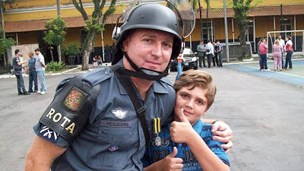 Marcelinho com o pai, o sargento da Rota Luís Marcelo Pesseghini