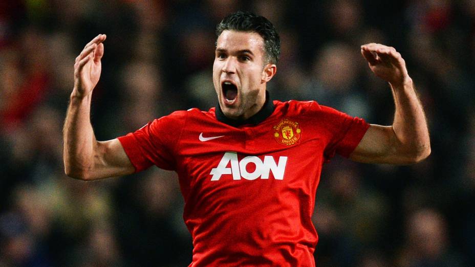 Van Persie foi o nome do jogo: marcou três gols e eliminou o Olympiacos