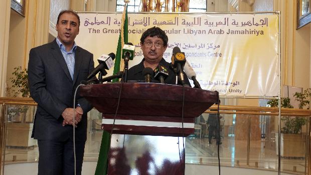 Abdelati Obeidi em uma coletiva de imprensa no começo de agosto em Trípoli