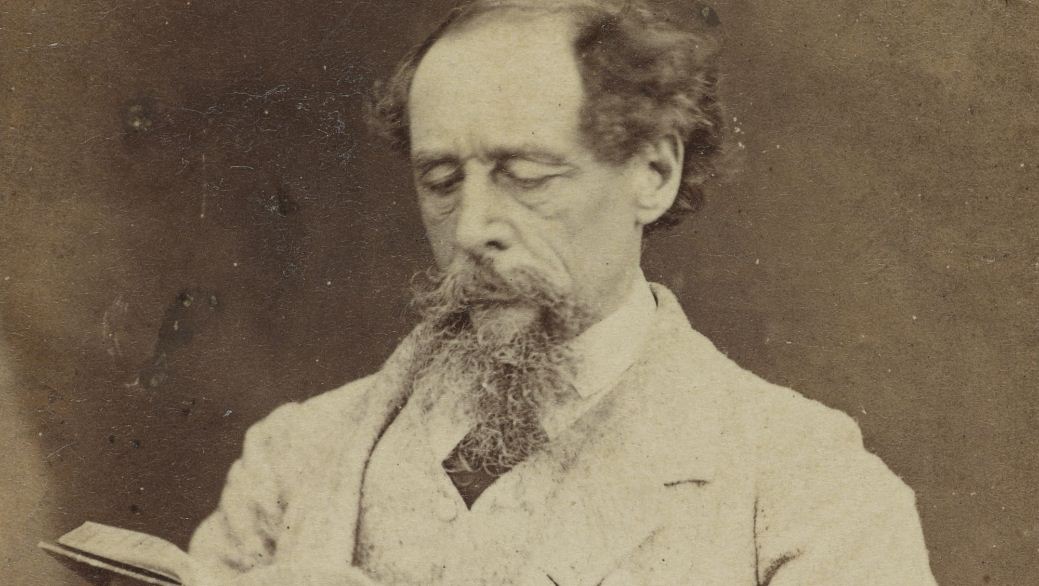 Em seu bicentenário, Charles Dickens é homenageado em minisséries