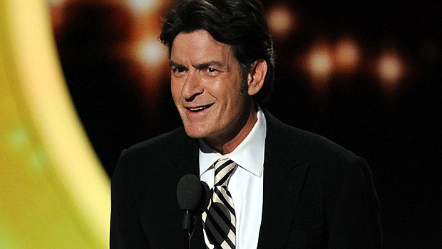 Charlie Sheen foi um dos apresentadores do Emmy 2011