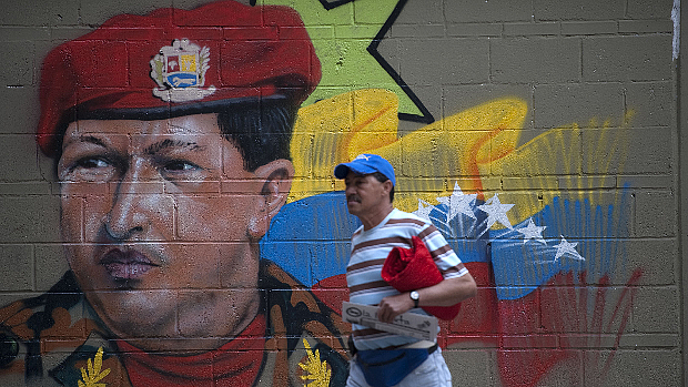 Fora da Copa: imagem de Hugo Chávez em muro de Caracas