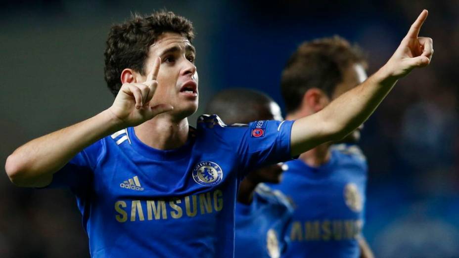 Oscar comemora seu belo gol pelo Chelsea contra o Shakhtar Donetsk, em Londres