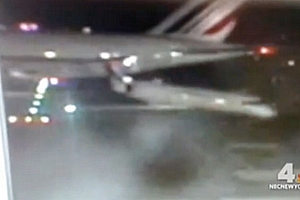 Emissora americana NBC mostra choque entre Airbus e aeronave da Delta Airlines em aeroporto de NY.
