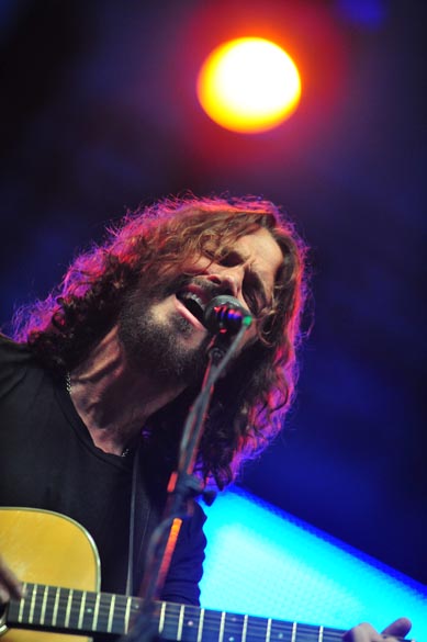 Chris Cornell durante show no palco Energia & Consciência, no segundo dia do festival SWU em Paulínia, em 13/11/2011