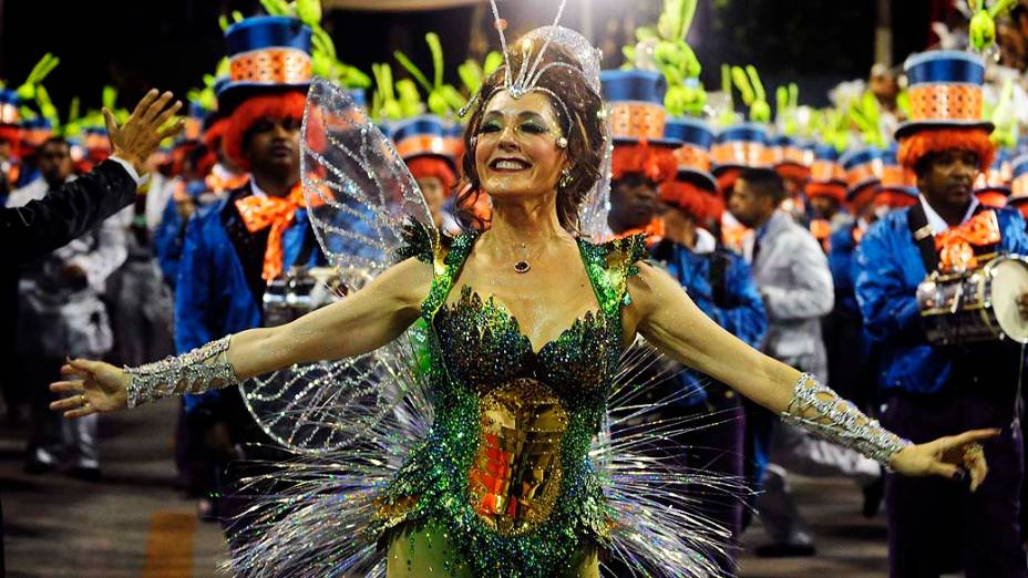 A atriz Christiane Torloni durante desfile da escola de samba Acadêmicos do Grande Rio, neste domingo (02