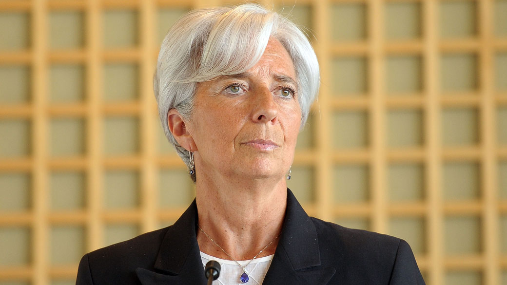 "As expectativas são de que um programa de estímulos está para ser anunciado e será muito significativo", diz Lagarde