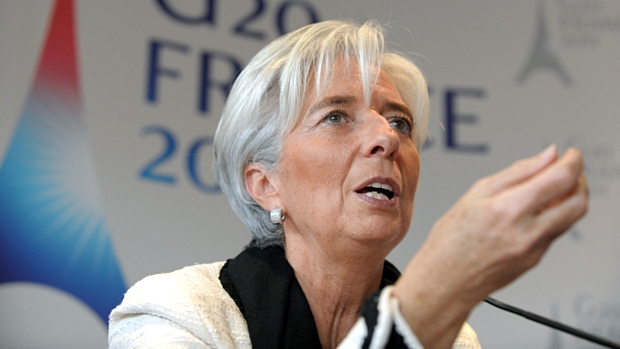 Christine Lagarde diz que recuperação econômica mundial ainda é irregular e frágil