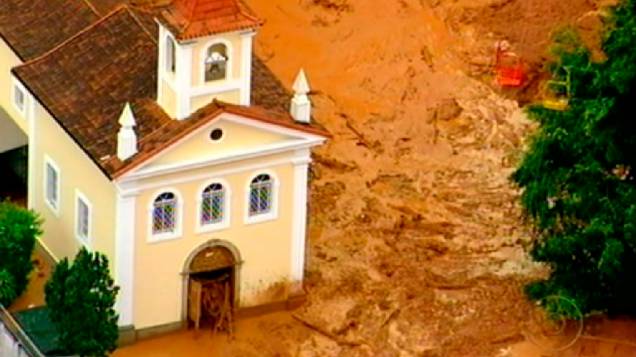 As fortes chuvas que cairam nesta madrugada, em Nova Friburgo, Região Serrana do Rio, provocaram deslizamentos, mortes e deixando centenas de moradores desabrigados
