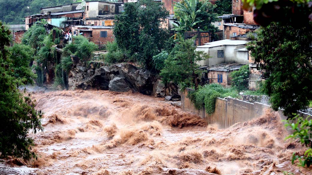Rio Arrudas cheio devido às ultimas chuvas em Belo Horizonte