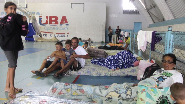 Ginásio Municipal de Ubatuba recebe famílias desabrigadas pelas chuvas dos últimos dias