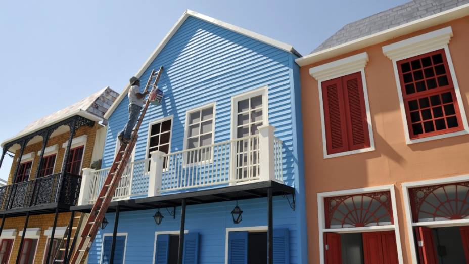 A pintura das construções na Cidade do Rock