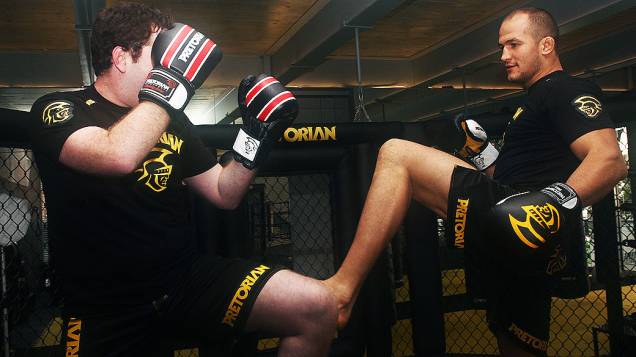 Júnior Cigano, campeão peso-pesado do UFC, treina com repórter do site de VEJA em academia de São Paulo