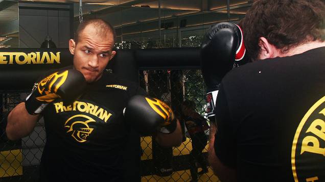 Júnior Cigano, campeão peso-pesado do UFC, treina com repórter do site de VEJA em academia de São Paulo