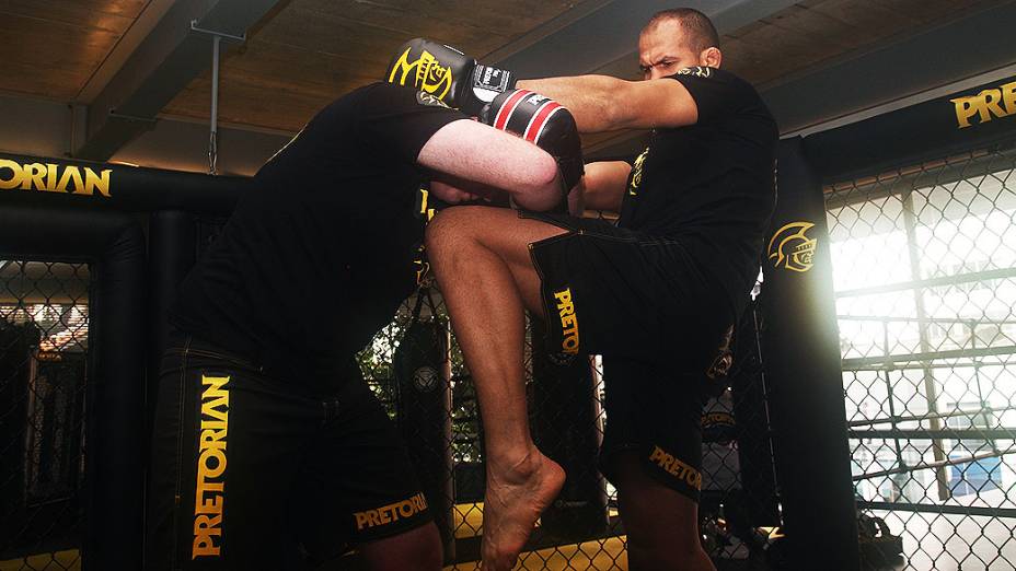 Júnior Cigano, campeão peso-pesado do UFC, treina com repórter do site de VEJA em academia de São Paulo