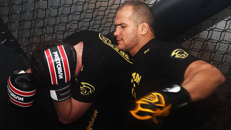 Júnior Cigano, campeão peso-pesado do UFC, treina com repórter do site de VEJA em academia de São Paulo