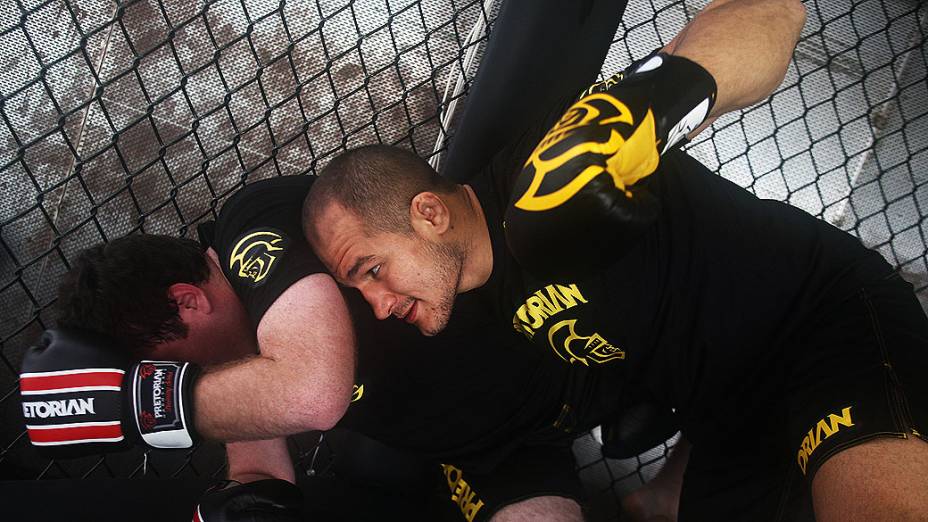 Júnior Cigano, campeão peso-pesado do UFC, treina com repórter do site de VEJA em academia de São Paulo
