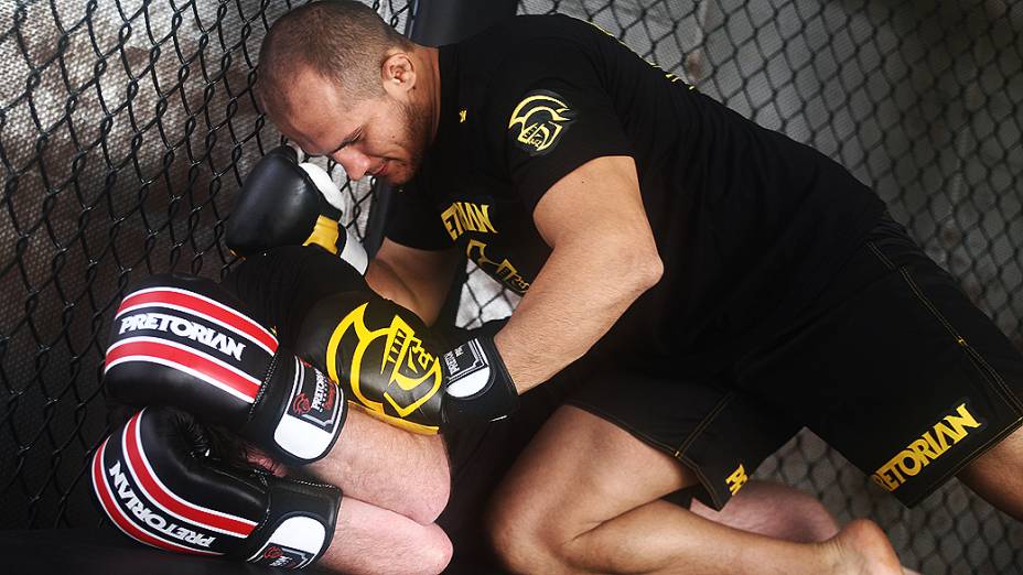 Júnior Cigano, campeão peso-pesado do UFC, treina com repórter do site de VEJA em academia de São Paulo