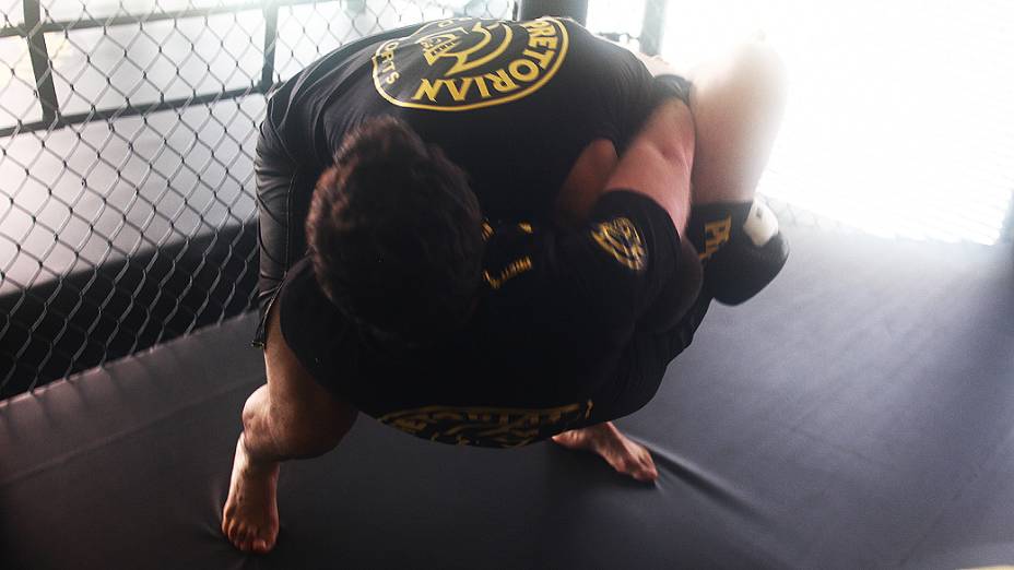 Júnior Cigano, campeão peso-pesado do UFC, treina com repórter do site de VEJA em academia de São Paulo
